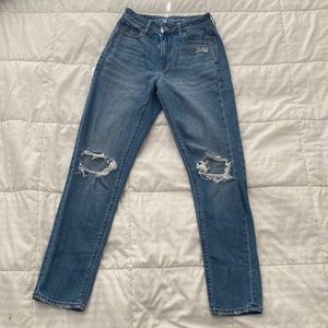American Eagle Knee Rip Mom Jean Medium Wash. Size 0 Regular.